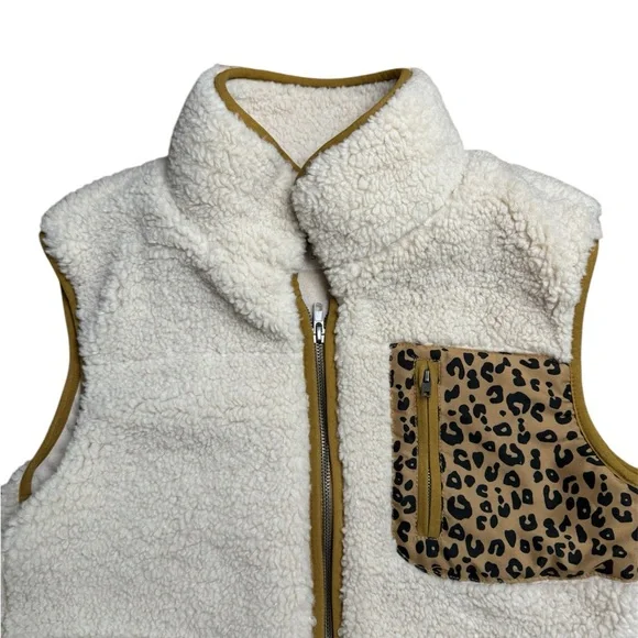 ALTAR’D STATE Women’s Size Small Cream Colored Sherpa Pocketed Vest - Picture 3 of 7